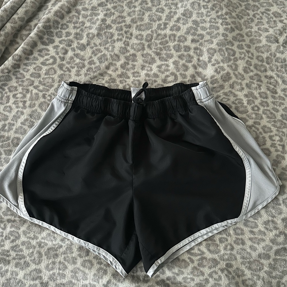 Black running shorts! 👟